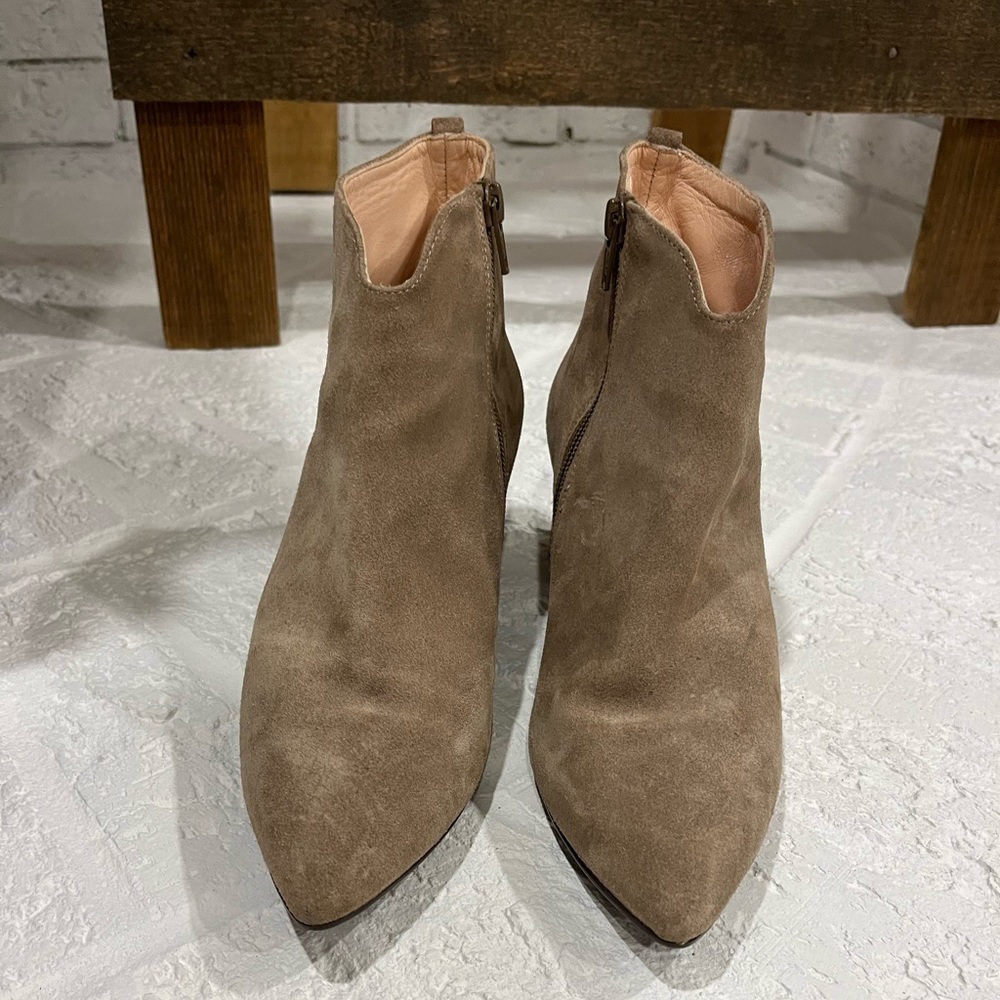 AGL Shade booties size 8